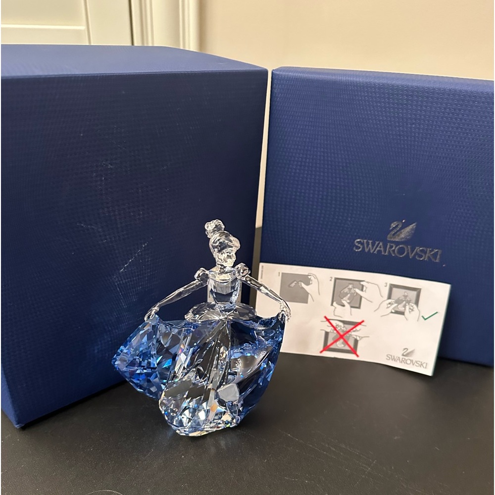 Authentic Swarovski Cinderella LE 2015 figurine - Picture 6 of 7